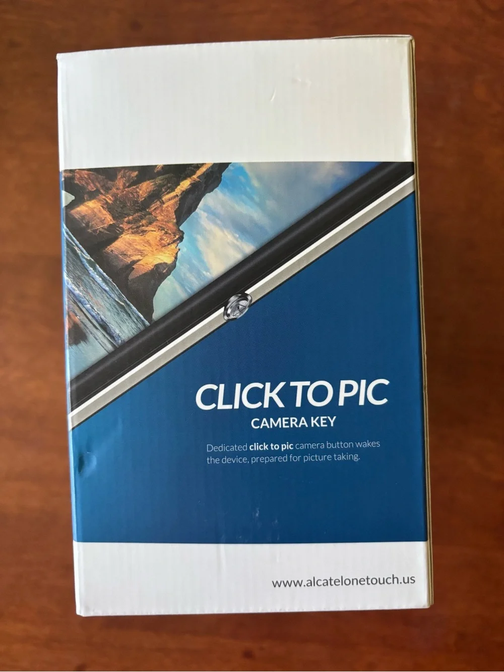 Alcatel Idol 4S with Windows 10, a smartphone virtual reality headset